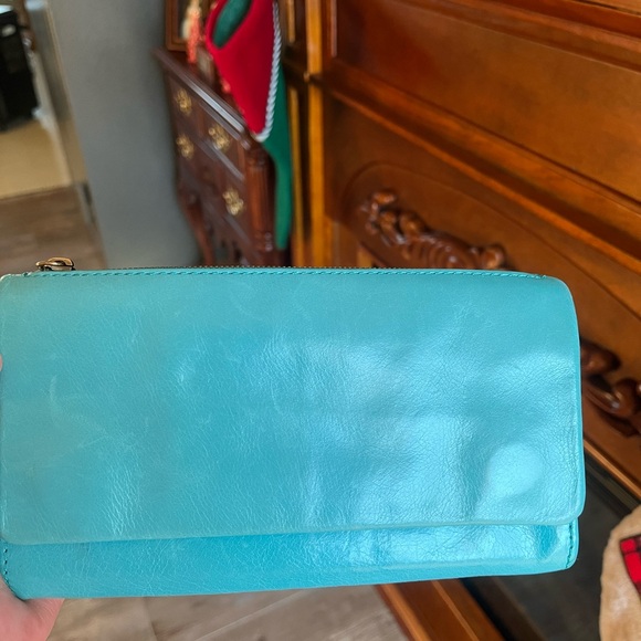 Hobo Leather Magnetic Closure adjustable strap with matching wallet - Picture 7 of 11